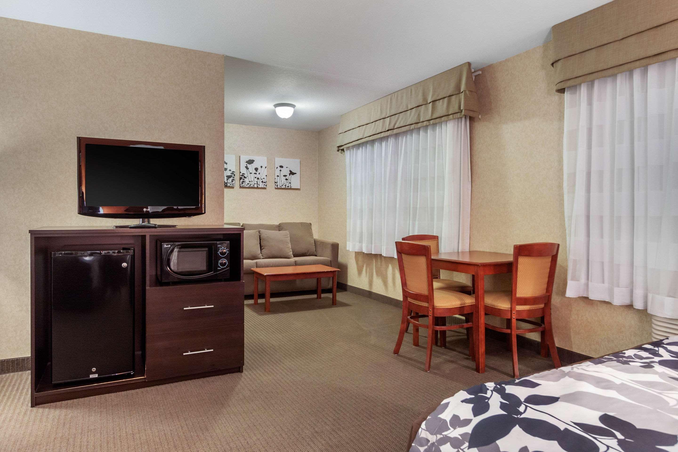 Sleep Inn & Suites Hays I-70 Экстерьер фото